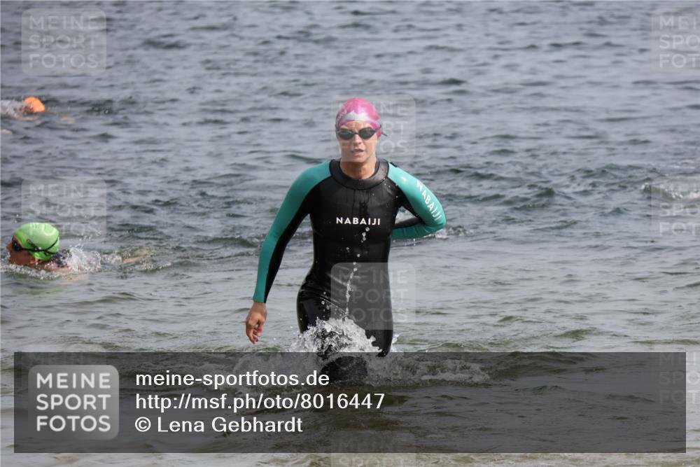 15.06.2025 - 27. Vierlanden-Triathlon Lena Gebhardt http://msf.ph/oto/8016447 15.06.2025 10:15:29 Schwimmen 508, 511, 542, 554, 579, 613, 620, 631 meine-sportfotos.de