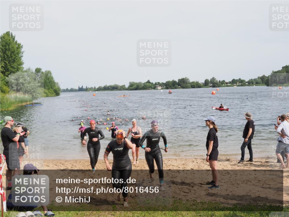 21.06.2025 - 27. Vierlanden-Triathlon MichiJ http://msf.ph/oto/8016456 15.06.2026 10:17:07 Schwimmen 471, 479, 510, 556, 567, 602, 610 meine-sportfotos.de