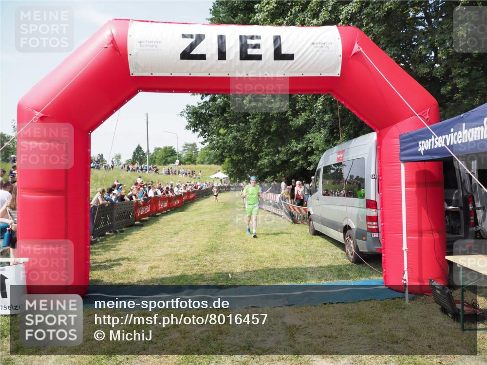 21.06.2025 - 27. Vierlanden-Triathlon MichiJ http://msf.ph/oto/8016457 15.06.2026 11:32:47 Ziel 391, 480, 487, 614 meine-sportfotos.de