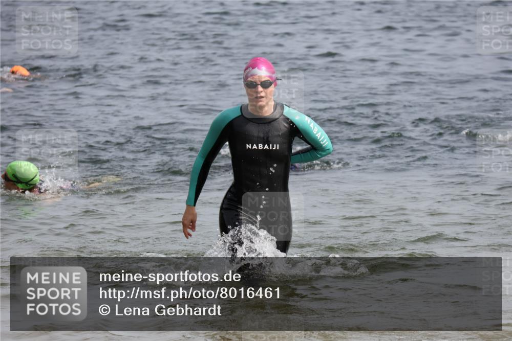 15.06.2025 - 27. Vierlanden-Triathlon Lena Gebhardt http://msf.ph/oto/8016461 15.06.2025 10:15:29 Schwimmen 508, 511, 542, 554, 579, 613, 620, 631 meine-sportfotos.de