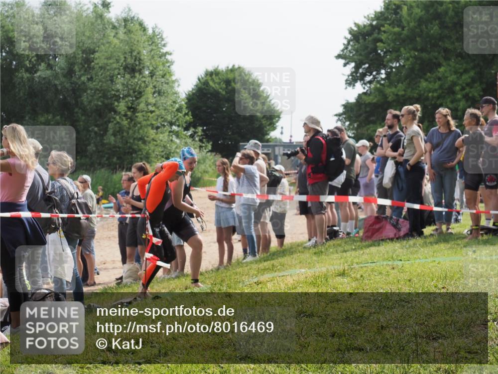 15.06.2025 - 27. Vierlanden-Triathlon KatJ http://msf.ph/oto/8016469 15.06.2025 10:16:00 Schwimmen 505, 547, 577, 606, 612, 630 meine-sportfotos.de