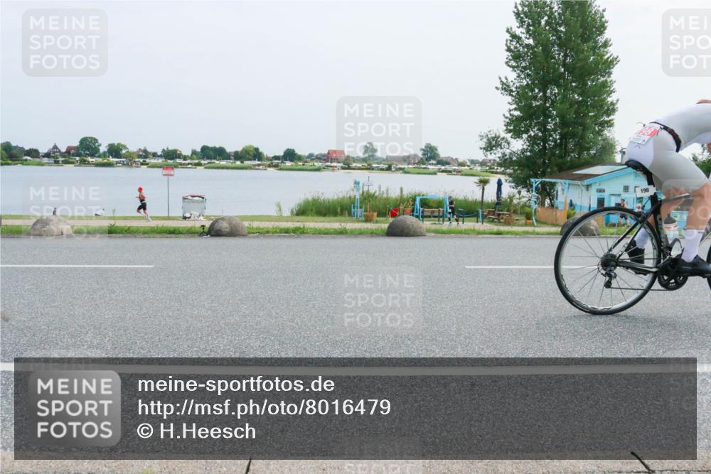 21.06.2025 - 27. Vierlanden-Triathlon H.Heesch http://msf.ph/oto/8016479 15.06.2025 11:56:43 Radfahren 198, 819, 946 meine-sportfotos.de