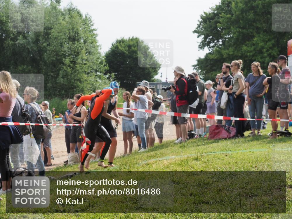 15.06.2025 - 27. Vierlanden-Triathlon KatJ http://msf.ph/oto/8016486 15.06.2025 10:16:00 Schwimmen 505, 547, 577, 606, 612, 630 meine-sportfotos.de