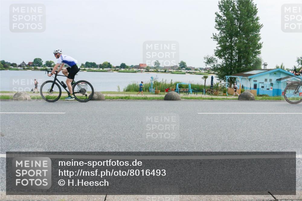 21.06.2025 - 27. Vierlanden-Triathlon H.Heesch http://msf.ph/oto/8016493 15.06.2025 11:56:56 Radfahren 209, 729, 766 meine-sportfotos.de