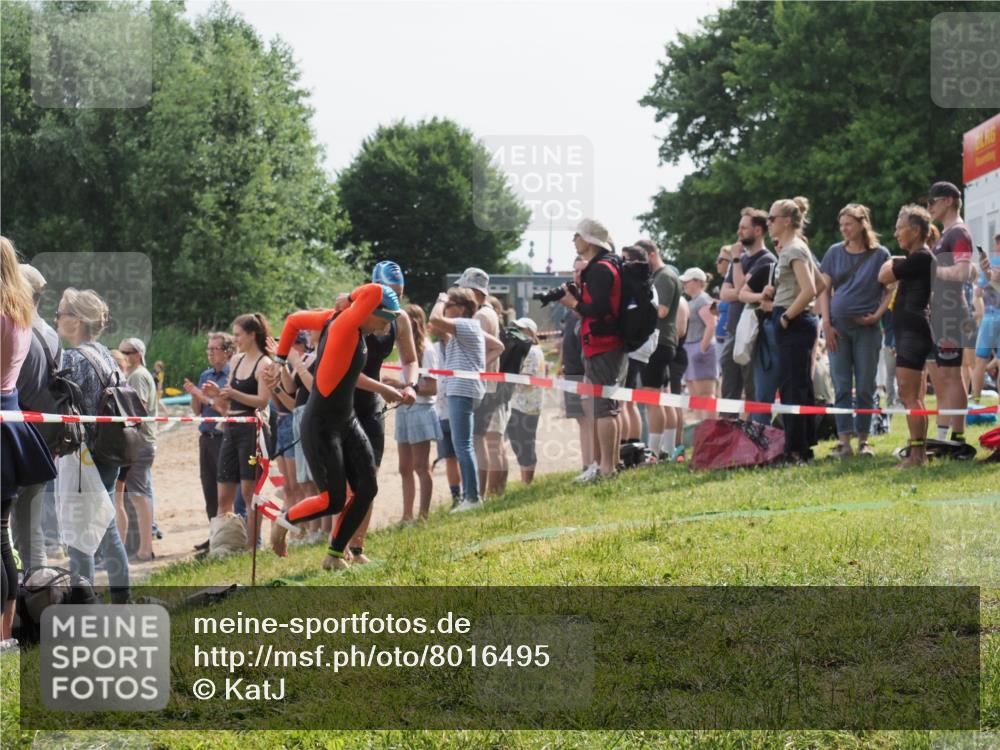 15.06.2025 - 27. Vierlanden-Triathlon KatJ http://msf.ph/oto/8016495 15.06.2025 10:16:00 Schwimmen 505, 547, 577, 606, 612, 630 meine-sportfotos.de