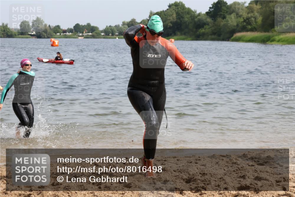 15.06.2025 - 27. Vierlanden-Triathlon Lena Gebhardt http://msf.ph/oto/8016498 15.06.2025 10:15:31 Schwimmen 508, 509, 511, 542, 554, 579, 613, 620, 631 meine-sportfotos.de