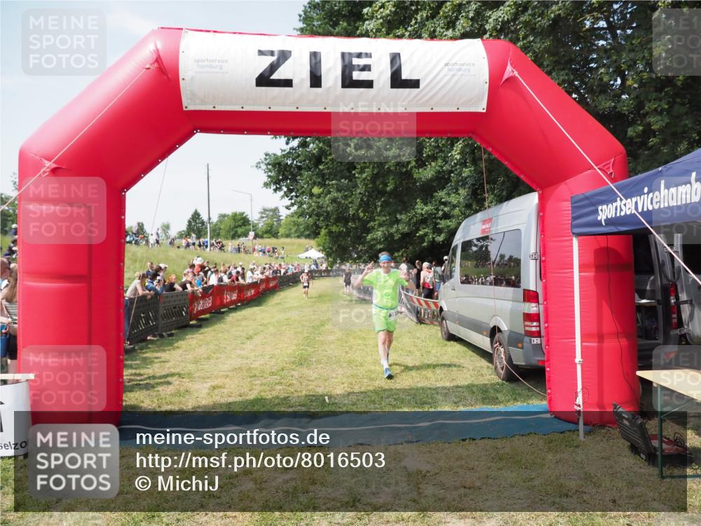 21.06.2025 - 27. Vierlanden-Triathlon MichiJ http://msf.ph/oto/8016503 15.06.2026 11:32:48 Ziel 391, 480, 487, 614 meine-sportfotos.de