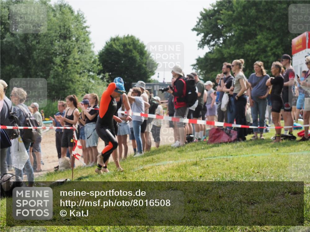15.06.2025 - 27. Vierlanden-Triathlon KatJ http://msf.ph/oto/8016508 15.06.2025 10:16:00 Schwimmen 505, 547, 577, 606, 612, 630 meine-sportfotos.de