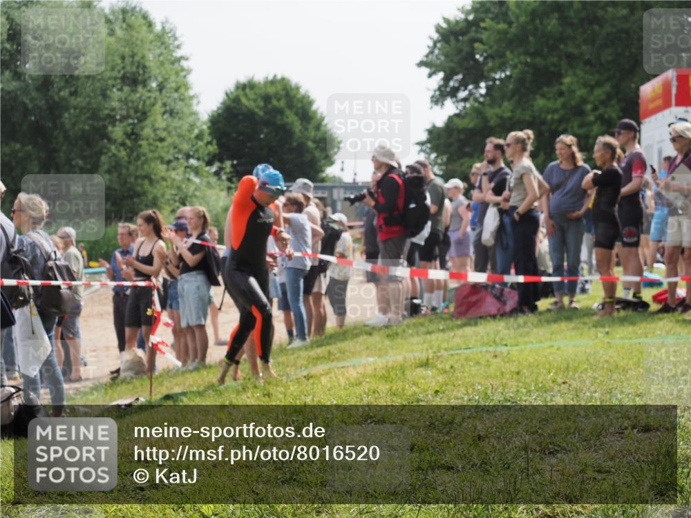 15.06.2025 - 27. Vierlanden-Triathlon KatJ http://msf.ph/oto/8016520 15.06.2025 10:16:01 Schwimmen 505, 547, 577, 606, 612, 630 meine-sportfotos.de