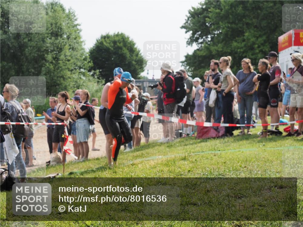 15.06.2025 - 27. Vierlanden-Triathlon KatJ http://msf.ph/oto/8016536 15.06.2025 10:16:01 Schwimmen 505, 547, 577, 606, 612, 630 meine-sportfotos.de