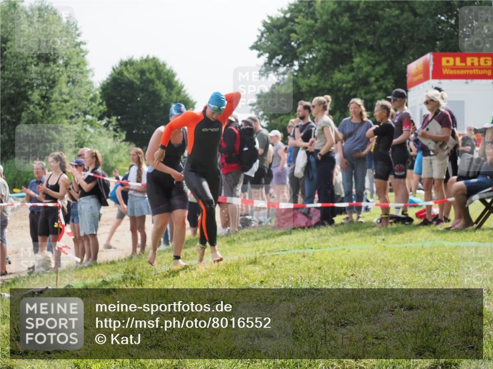 15.06.2025 - 27. Vierlanden-Triathlon KatJ http://msf.ph/oto/8016552 15.06.2025 10:16:01 Schwimmen 505, 547, 577, 606, 612, 630 meine-sportfotos.de