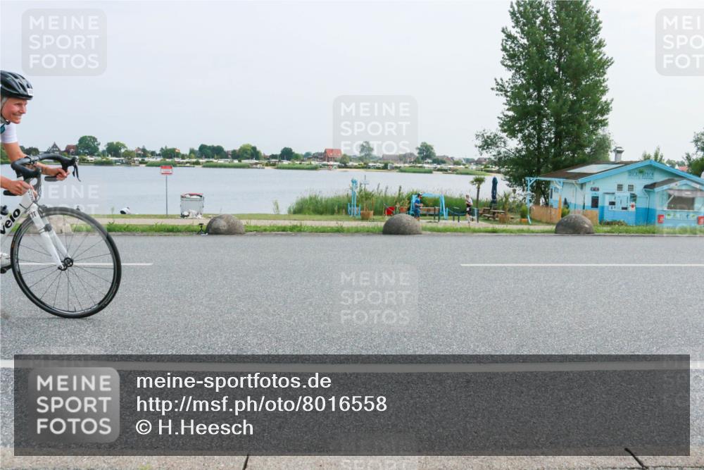 21.06.2025 - 27. Vierlanden-Triathlon H.Heesch http://msf.ph/oto/8016558 15.06.2025 11:56:57 Radfahren 209, 729, 766 meine-sportfotos.de