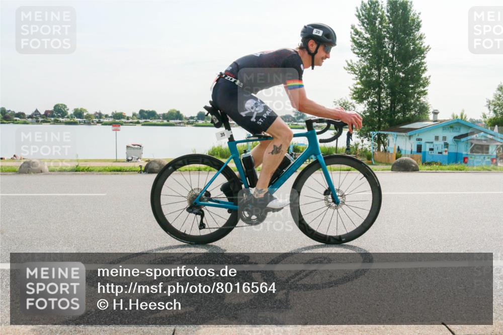 15.06.2025 - 27. Vierlanden-Triathlon H.Heesch http://msf.ph/oto/8016564 15.06.2025 09:15:40 Radfahren 2, 35, 165 meine-sportfotos.de