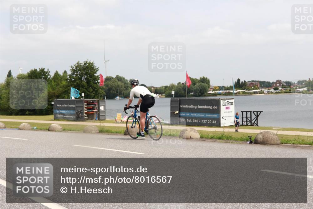 21.06.2025 - 27. Vierlanden-Triathlon H.Heesch http://msf.ph/oto/8016567 15.06.2025 12:04:56 Radfahren 252, 699 meine-sportfotos.de