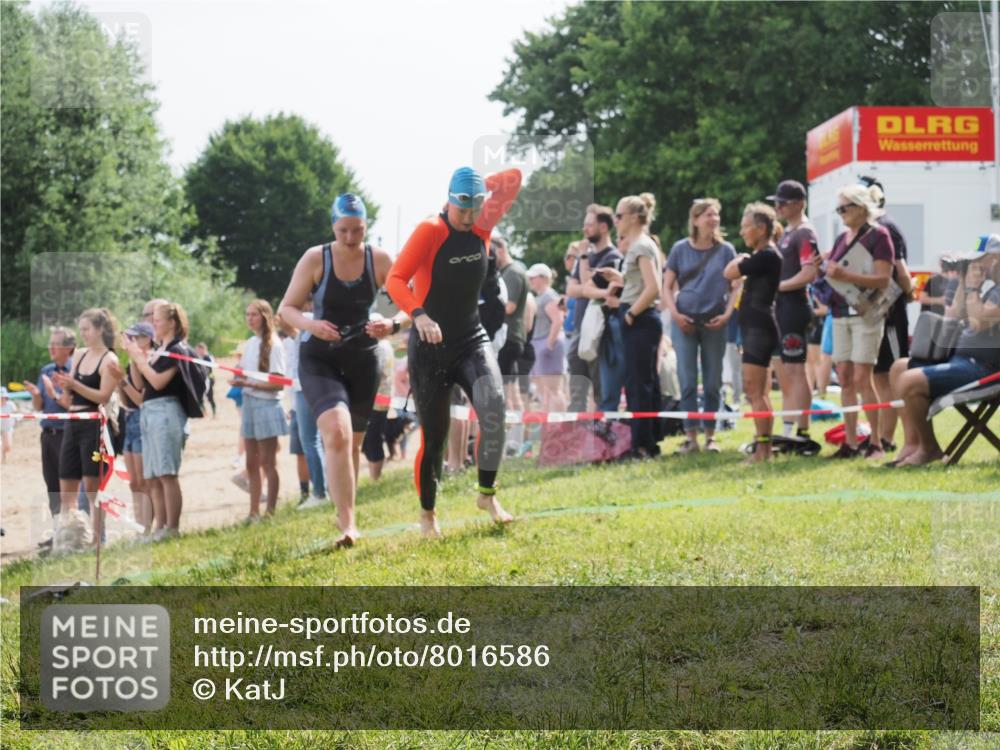 15.06.2025 - 27. Vierlanden-Triathlon KatJ http://msf.ph/oto/8016586 15.06.2025 10:16:01 Schwimmen 505, 547, 577, 606, 612, 630 meine-sportfotos.de