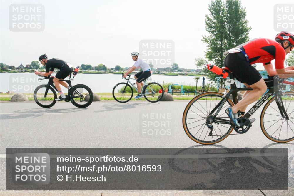 15.06.2025 - 27. Vierlanden-Triathlon H.Heesch http://msf.ph/oto/8016593 15.06.2025 09:15:44 Radfahren 2, 8, 35, 58, 83, 165 meine-sportfotos.de