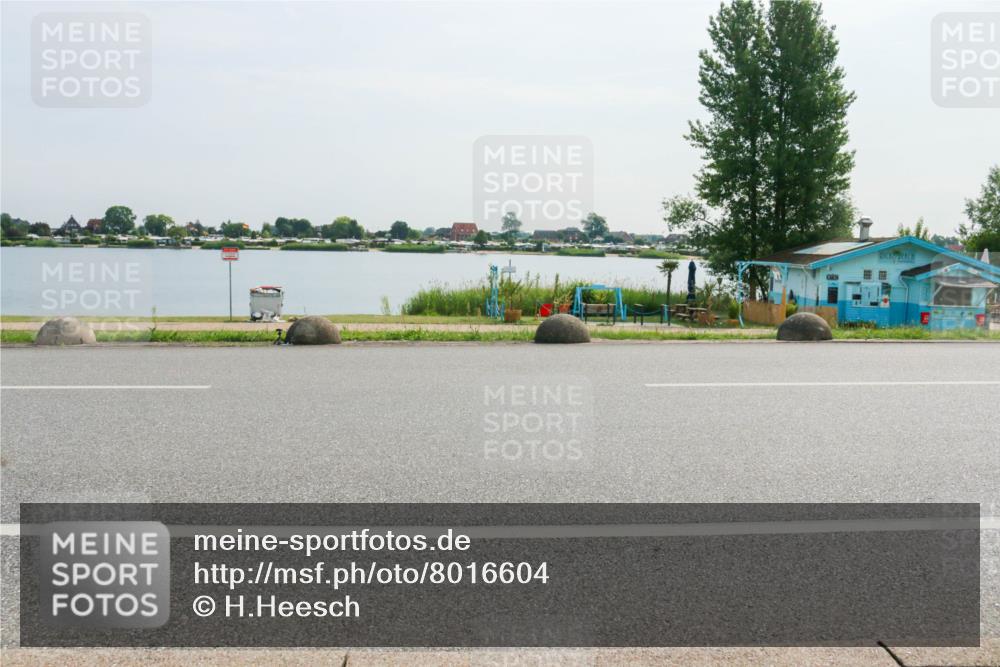 15.06.2025 - 27. Vierlanden-Triathlon H.Heesch http://msf.ph/oto/8016604 15.06.2025 09:58:20 Radfahren  meine-sportfotos.de