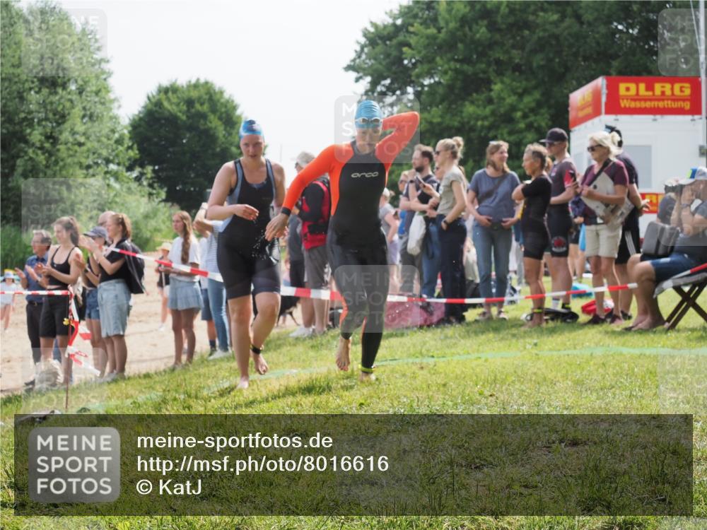 15.06.2025 - 27. Vierlanden-Triathlon KatJ http://msf.ph/oto/8016616 15.06.2025 10:16:02 Schwimmen 505, 547, 606, 612, 630 meine-sportfotos.de