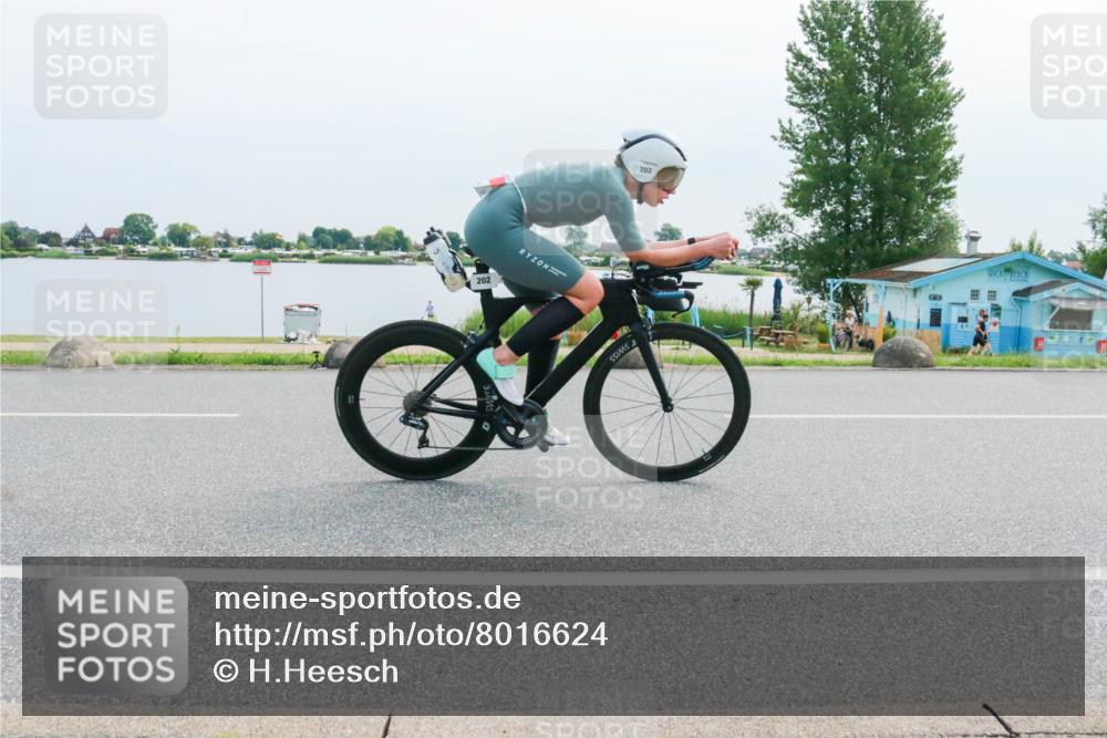 15.06.2025 - 27. Vierlanden-Triathlon H.Heesch http://msf.ph/oto/8016624 15.06.2025 11:13:31 Radfahren 132, 202, 837 meine-sportfotos.de