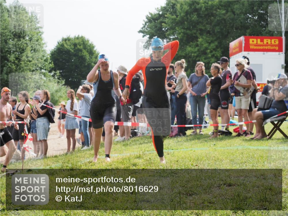 15.06.2025 - 27. Vierlanden-Triathlon KatJ http://msf.ph/oto/8016629 15.06.2025 10:16:02 Schwimmen 505, 547, 606, 612, 630 meine-sportfotos.de