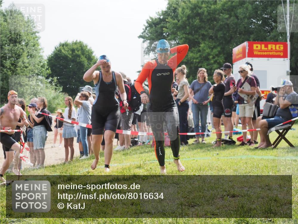 15.06.2025 - 27. Vierlanden-Triathlon KatJ http://msf.ph/oto/8016634 15.06.2025 10:16:02 Schwimmen 505, 547, 606, 612, 630 meine-sportfotos.de