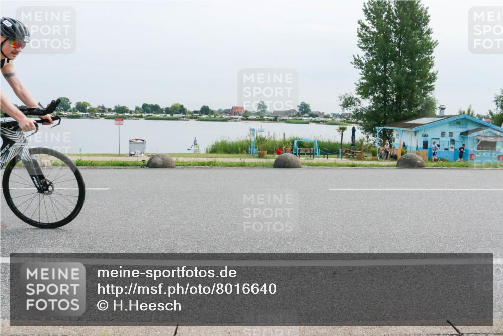 15.06.2025 - 27. Vierlanden-Triathlon H.Heesch http://msf.ph/oto/8016640 15.06.2025 11:13:32 Radfahren 132, 202 meine-sportfotos.de