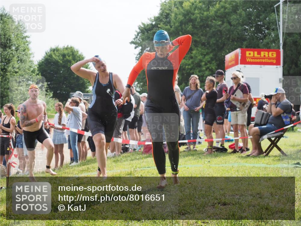 15.06.2025 - 27. Vierlanden-Triathlon KatJ http://msf.ph/oto/8016651 15.06.2025 10:16:02 Schwimmen 505, 547, 606, 612, 630 meine-sportfotos.de