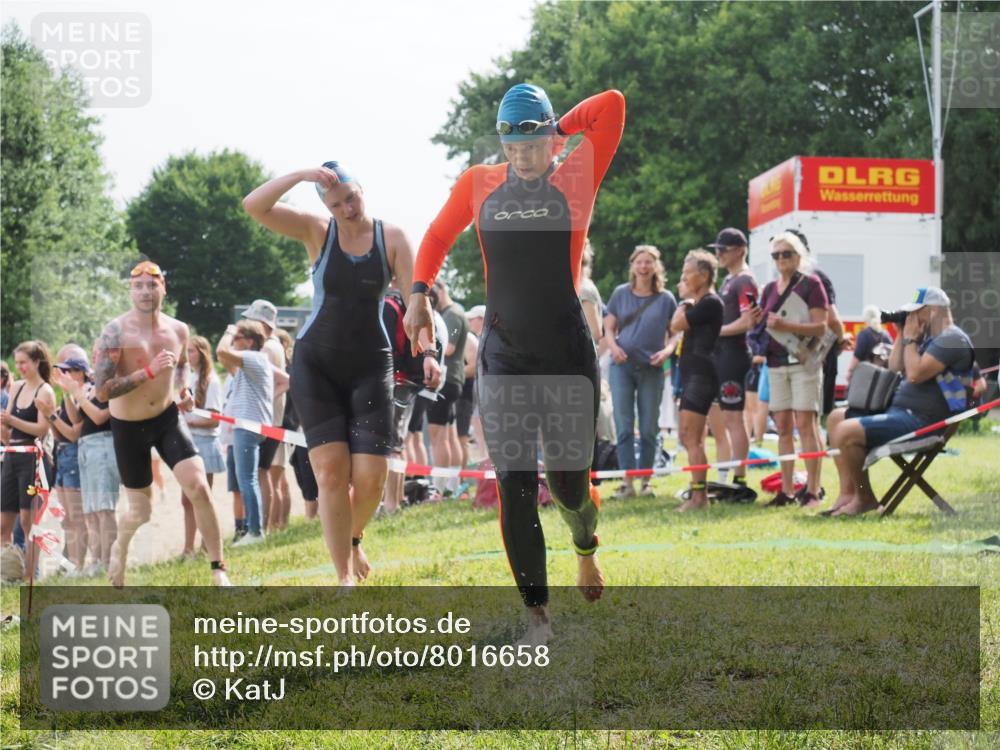 15.06.2025 - 27. Vierlanden-Triathlon KatJ http://msf.ph/oto/8016658 15.06.2025 10:16:03 Schwimmen 445, 505, 547, 606, 612 meine-sportfotos.de