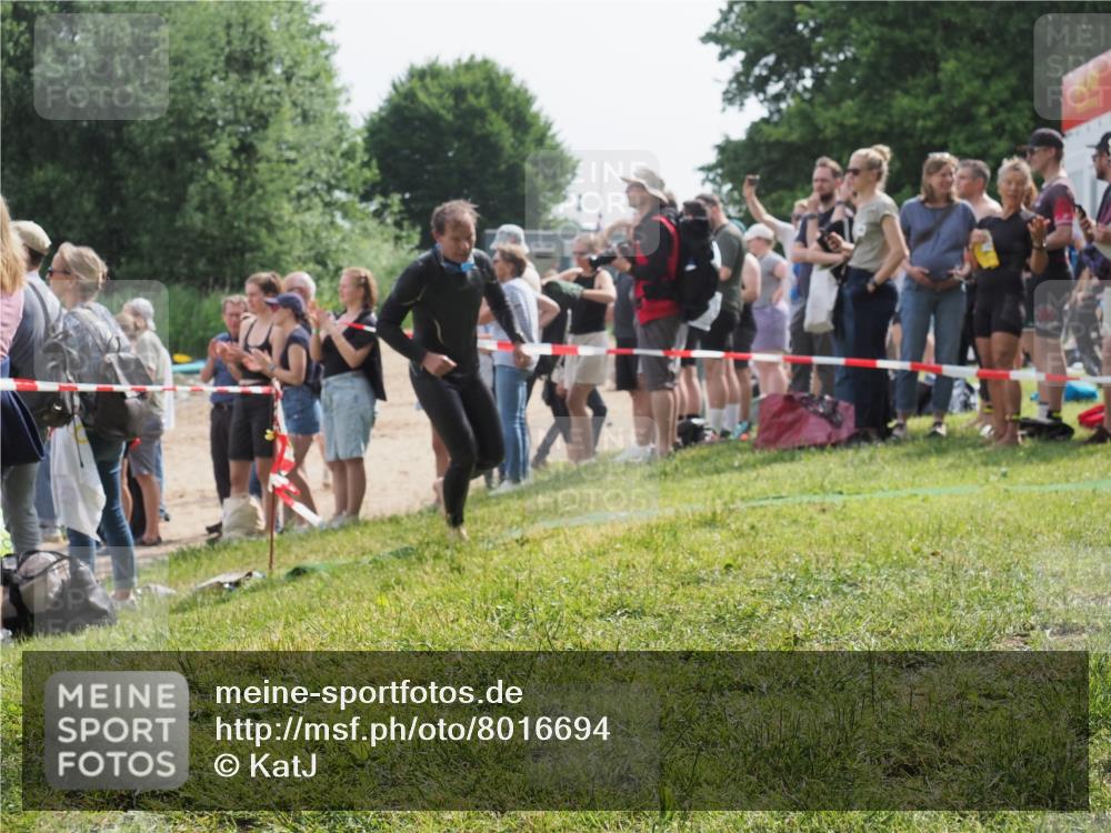 15.06.2025 - 27. Vierlanden-Triathlon KatJ http://msf.ph/oto/8016694 15.06.2025 10:16:09 Schwimmen 445, 547, 606, 612 meine-sportfotos.de