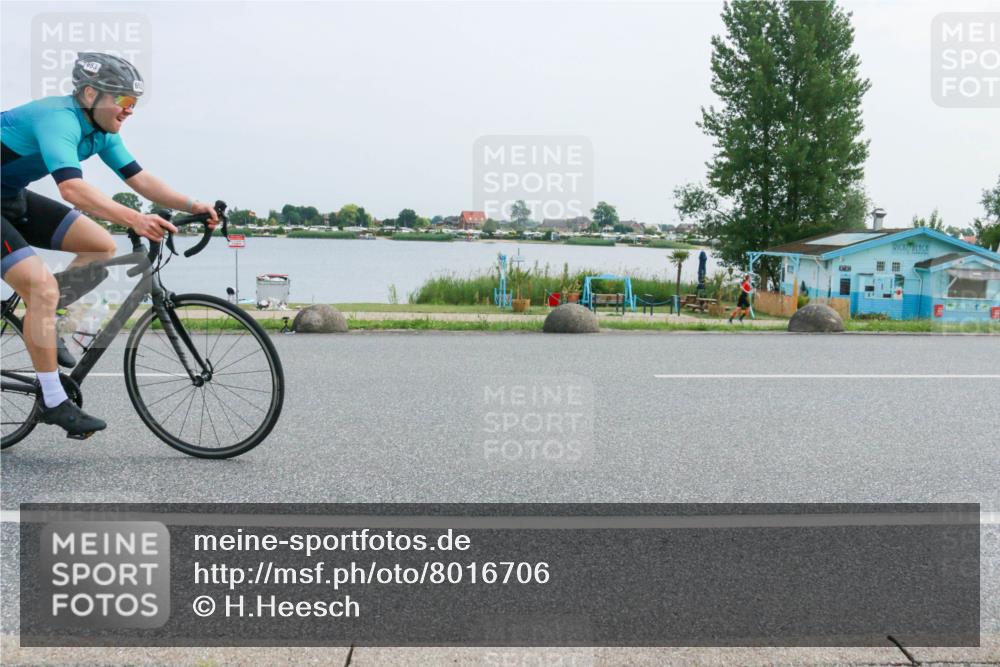 21.06.2025 - 27. Vierlanden-Triathlon H.Heesch http://msf.ph/oto/8016706 15.06.2025 11:57:19 Radfahren 653 meine-sportfotos.de