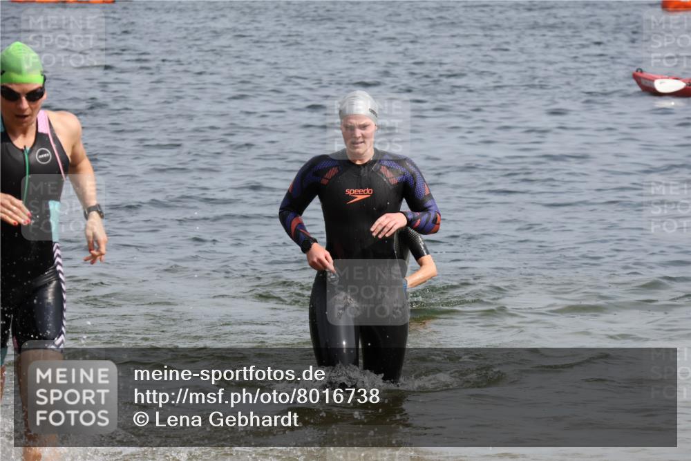 15.06.2025 - 27. Vierlanden-Triathlon Lena Gebhardt http://msf.ph/oto/8016738 15.06.2025 10:15:37 Schwimmen 483, 508, 509, 511, 554, 564, 590, 620 meine-sportfotos.de