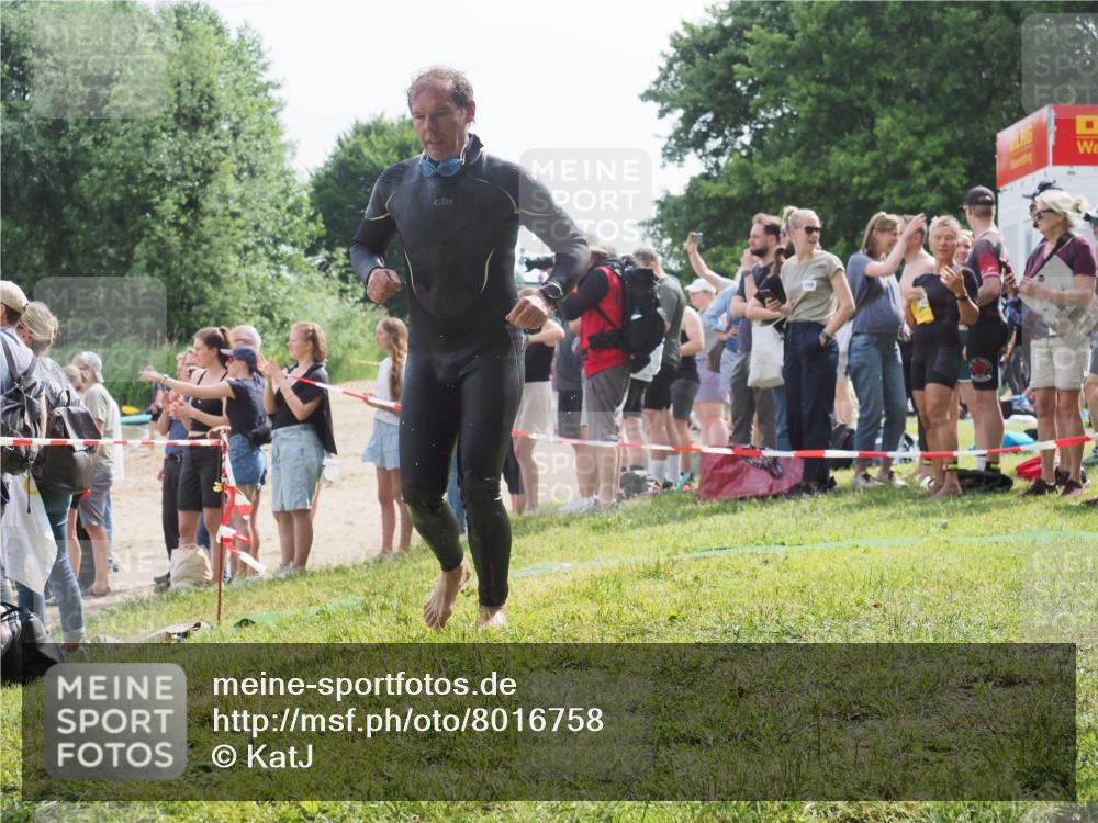 15.06.2025 - 27. Vierlanden-Triathlon KatJ http://msf.ph/oto/8016758 15.06.2025 10:16:11 Schwimmen 445, 547, 606, 612 meine-sportfotos.de