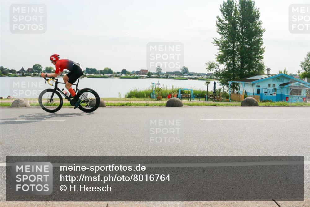 15.06.2025 - 27. Vierlanden-Triathlon H.Heesch http://msf.ph/oto/8016764 15.06.2025 09:17:04 Radfahren 80 meine-sportfotos.de