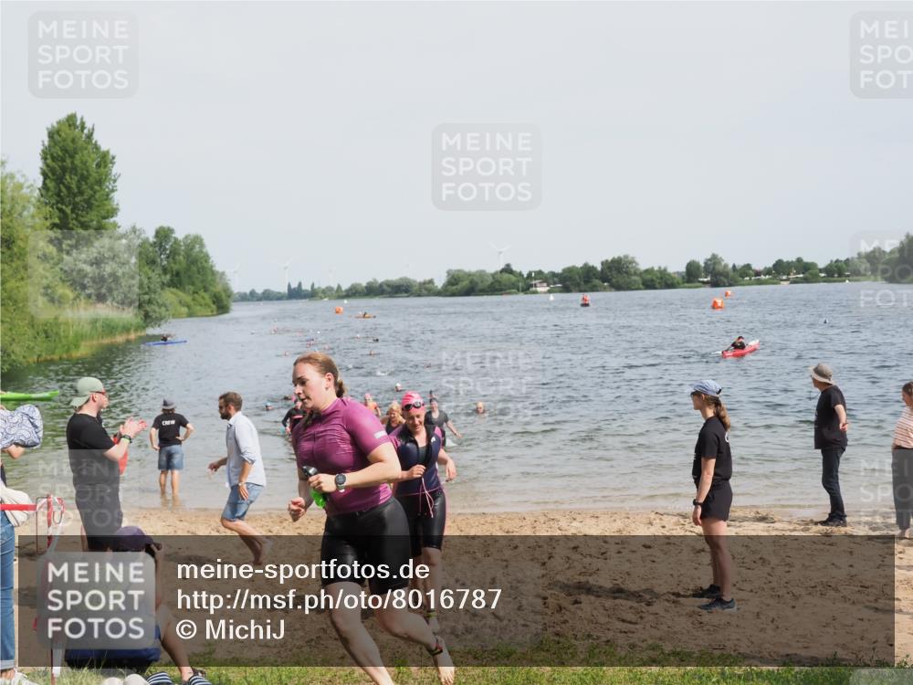 21.06.2025 - 27. Vierlanden-Triathlon MichiJ http://msf.ph/oto/8016787 15.06.2026 10:17:17 Schwimmen 510, 529, 556, 575, 581, 584 meine-sportfotos.de