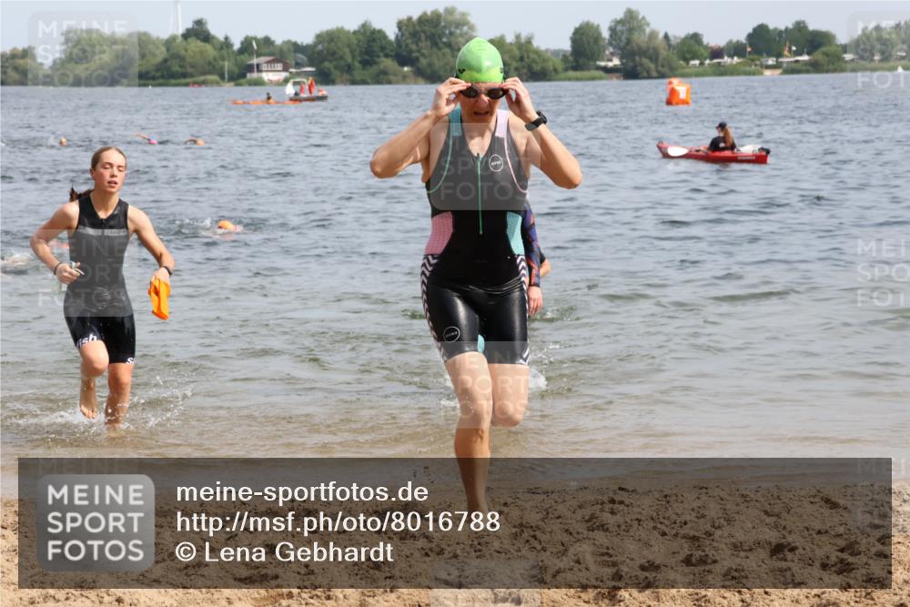 15.06.2025 - 27. Vierlanden-Triathlon Lena Gebhardt http://msf.ph/oto/8016788 15.06.2025 10:15:39 Schwimmen 483, 508, 509, 511, 564, 577, 590, 620, 630 meine-sportfotos.de