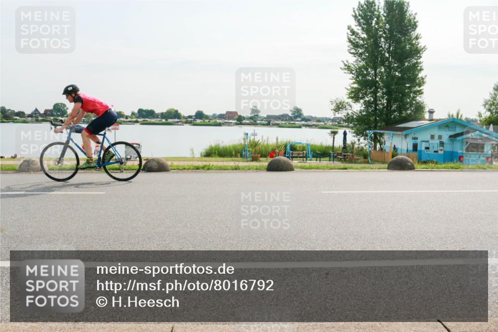 15.06.2025 - 27. Vierlanden-Triathlon H.Heesch http://msf.ph/oto/8016792 15.06.2025 09:17:10 Radfahren 80, 251 meine-sportfotos.de