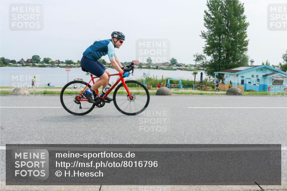 21.06.2025 - 27. Vierlanden-Triathlon H.Heesch http://msf.ph/oto/8016796 15.06.2025 11:57:31 Radfahren 673, 693, 964 meine-sportfotos.de