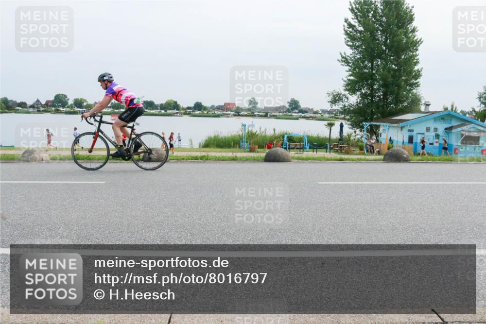 15.06.2025 - 27. Vierlanden-Triathlon H.Heesch http://msf.ph/oto/8016797 15.06.2025 11:13:44 Radfahren 734 meine-sportfotos.de