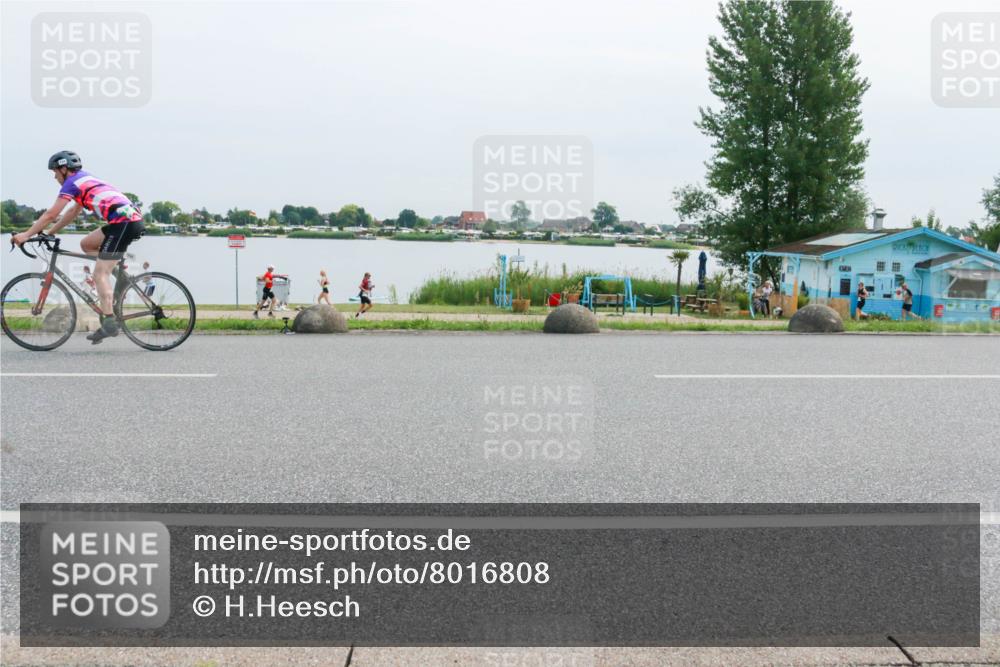 15.06.2025 - 27. Vierlanden-Triathlon H.Heesch http://msf.ph/oto/8016808 15.06.2025 11:13:44 Radfahren 734 meine-sportfotos.de