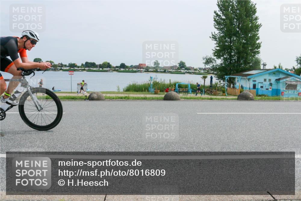 21.06.2025 - 27. Vierlanden-Triathlon H.Heesch http://msf.ph/oto/8016809 15.06.2025 11:57:32 Radfahren 673, 693, 964 meine-sportfotos.de