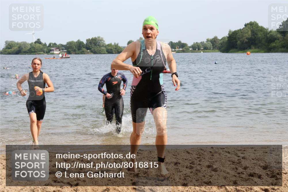 15.06.2025 - 27. Vierlanden-Triathlon Lena Gebhardt http://msf.ph/oto/8016815 15.06.2025 10:15:40 Schwimmen 483, 508, 509, 511, 564, 577, 590, 620, 630 meine-sportfotos.de