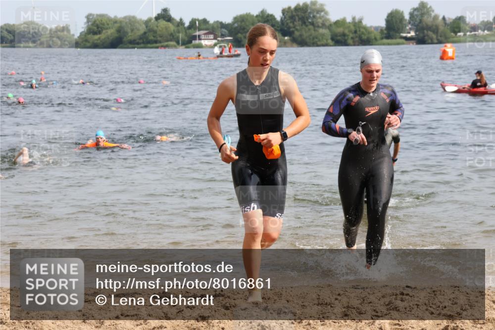 15.06.2025 - 27. Vierlanden-Triathlon Lena Gebhardt http://msf.ph/oto/8016861 15.06.2025 10:15:41 Schwimmen 483, 505, 508, 509, 511, 564, 577, 590, 620, 630 meine-sportfotos.de