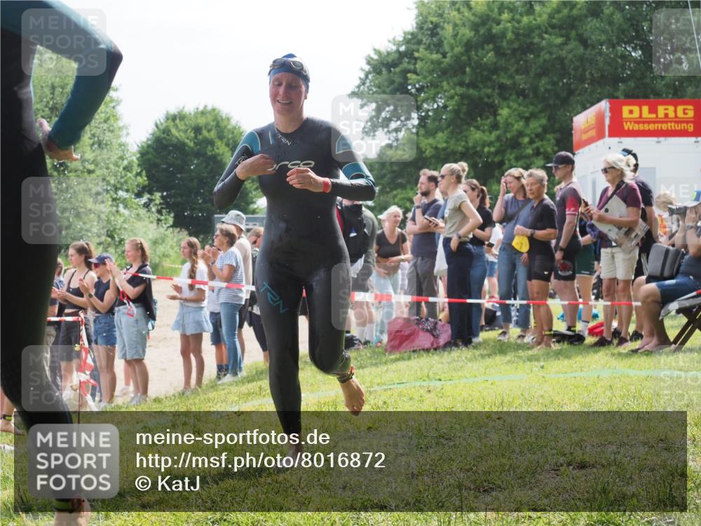 15.06.2025 - 27. Vierlanden-Triathlon KatJ http://msf.ph/oto/8016872 15.06.2025 10:16:21 Schwimmen 477, 489, 494, 523, 526, 611 meine-sportfotos.de