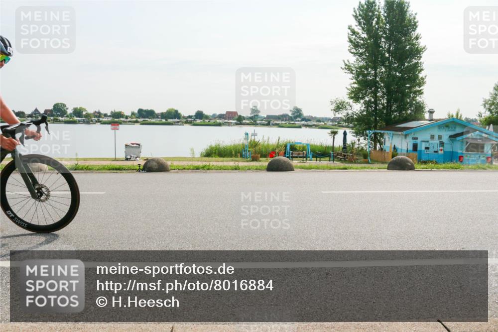 15.06.2025 - 27. Vierlanden-Triathlon H.Heesch http://msf.ph/oto/8016884 15.06.2025 09:17:24 Radfahren 129, 176 meine-sportfotos.de