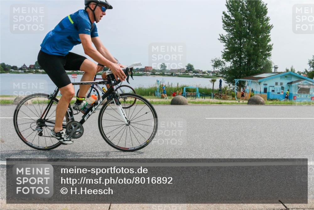 21.06.2025 - 27. Vierlanden-Triathlon H.Heesch http://msf.ph/oto/8016892 15.06.2025 11:57:39 Radfahren 655, 792, 798, 858, 954, 958 meine-sportfotos.de