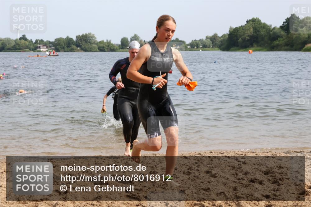 15.06.2025 - 27. Vierlanden-Triathlon Lena Gebhardt http://msf.ph/oto/8016912 15.06.2025 10:15:42 Schwimmen 483, 505, 508, 509, 511, 564, 577, 590, 620, 630 meine-sportfotos.de