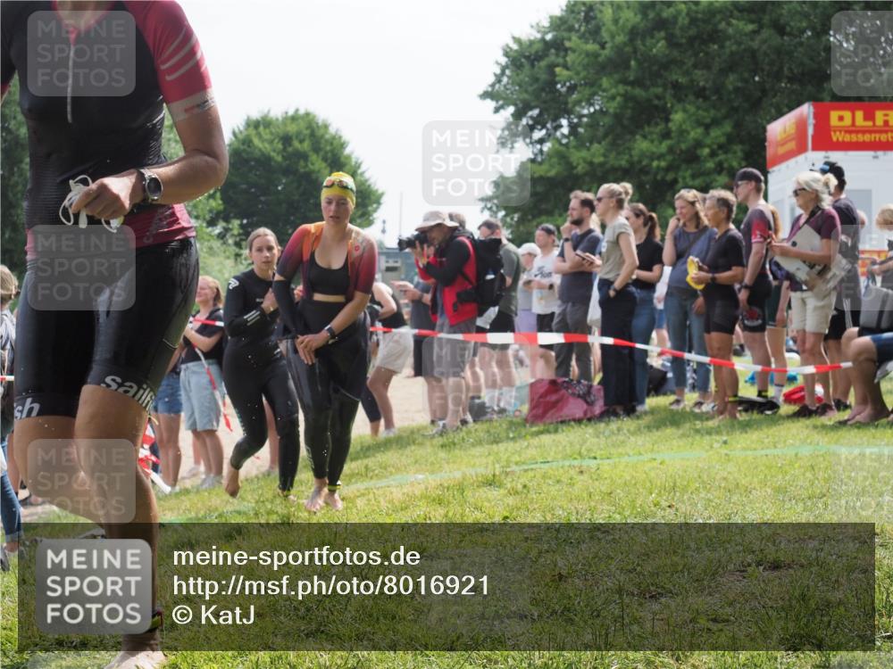 15.06.2025 - 27. Vierlanden-Triathlon KatJ http://msf.ph/oto/8016921 15.06.2025 10:16:25 Schwimmen 477, 487, 489, 494, 499, 523, 526, 574, 611, 614, 634 meine-sportfotos.de