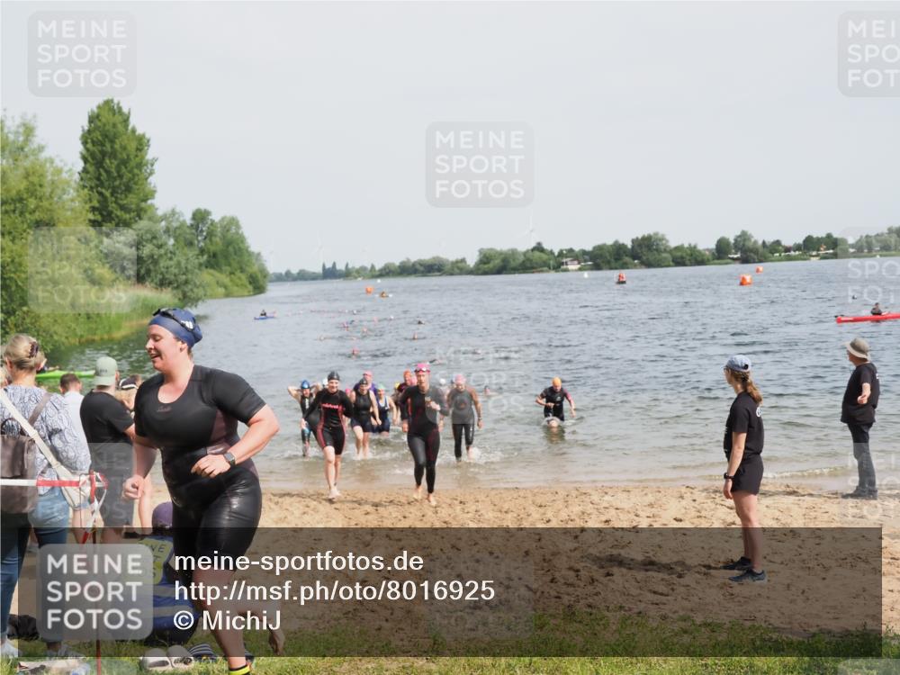 21.06.2025 - 27. Vierlanden-Triathlon MichiJ http://msf.ph/oto/8016925 15.06.2026 10:17:26 Schwimmen 519, 529, 572, 581, 582, 584, 594 meine-sportfotos.de