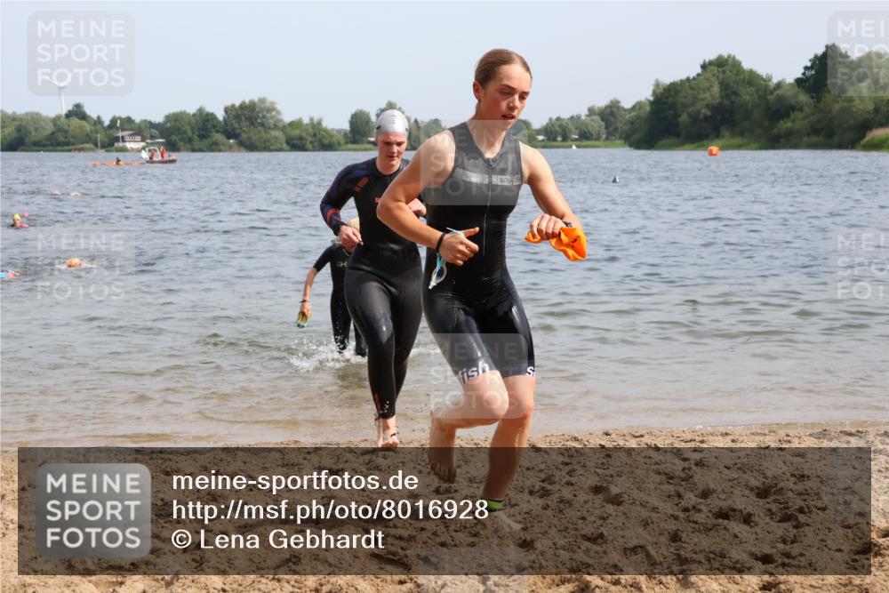 15.06.2025 - 27. Vierlanden-Triathlon Lena Gebhardt http://msf.ph/oto/8016928 15.06.2025 10:15:42 Schwimmen 483, 505, 508, 509, 511, 564, 577, 590, 620, 630 meine-sportfotos.de