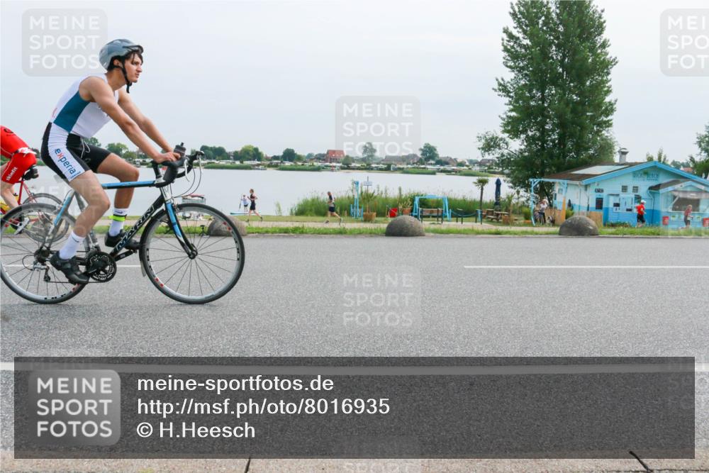 15.06.2025 - 27. Vierlanden-Triathlon H.Heesch http://msf.ph/oto/8016935 15.06.2025 11:13:52 Radfahren 16, 71, 121, 773, 840, 859 meine-sportfotos.de